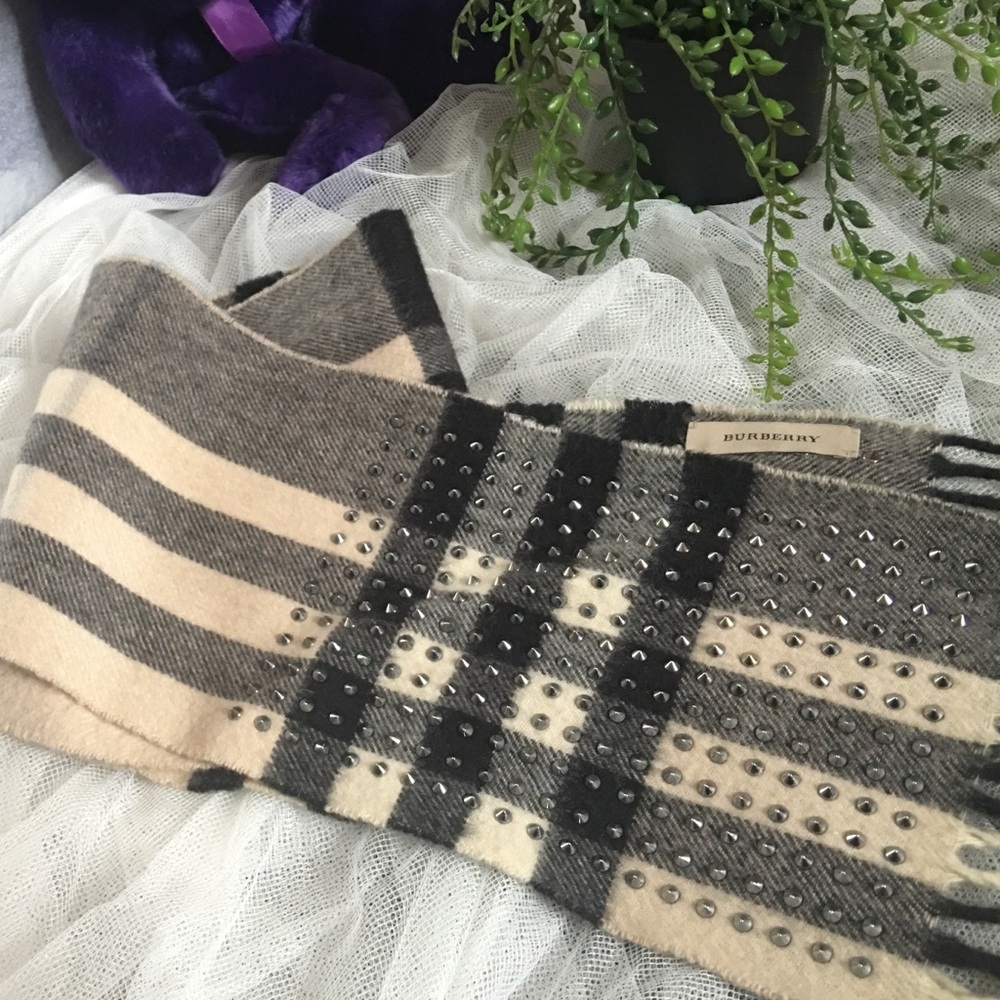 Burberry studded scarf limited London edition